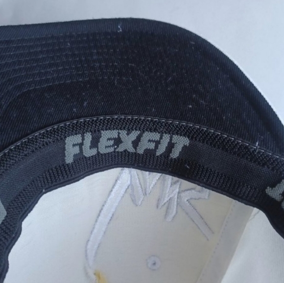 Vans 'off the wall' white and black flex fit hat Small/medium graffiti vans hat - Picture 4 of 15